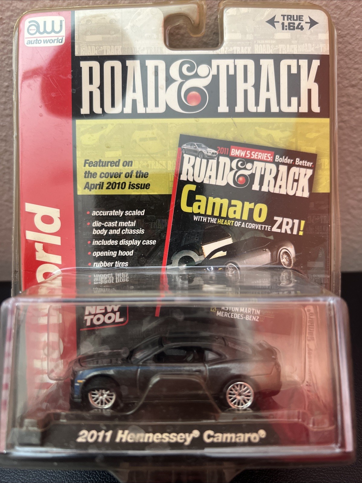 Auto World Road & Track Chevrolet 2011 Hennessey Camaro 1:64 Diecast