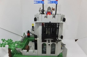 LEGO LEGOLAND King's Mountain Fortress 6081 In 1990 Used Retired Comp