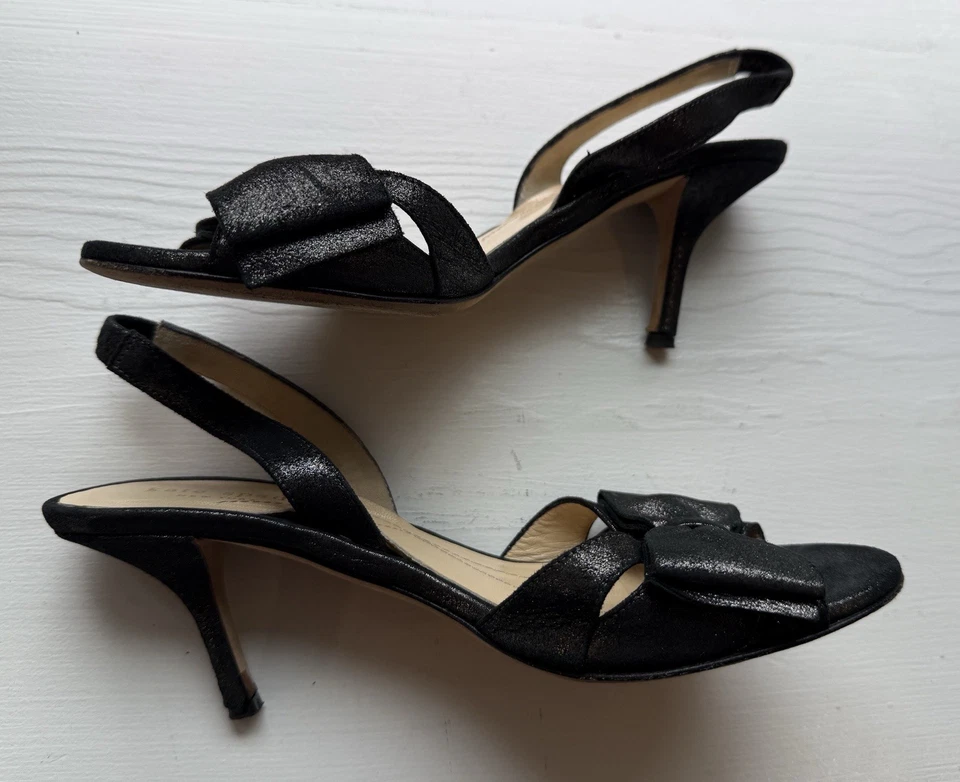 Salto gatinho Kate Spade preto metálico com arcos 6,5 feito na 🇮🇹 Itália - Imagem 3 de 4