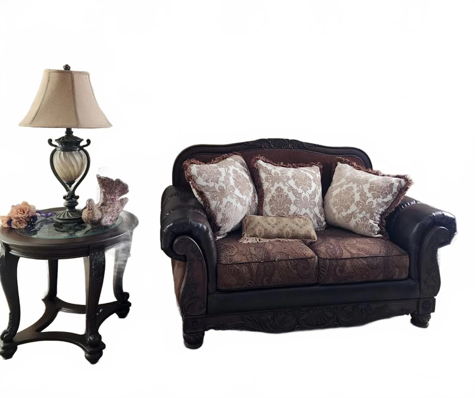 Sofá y Love Seat Ashley North Shore con almohadas personalizadas, se puede comprar por separado. Foto 4 de 4