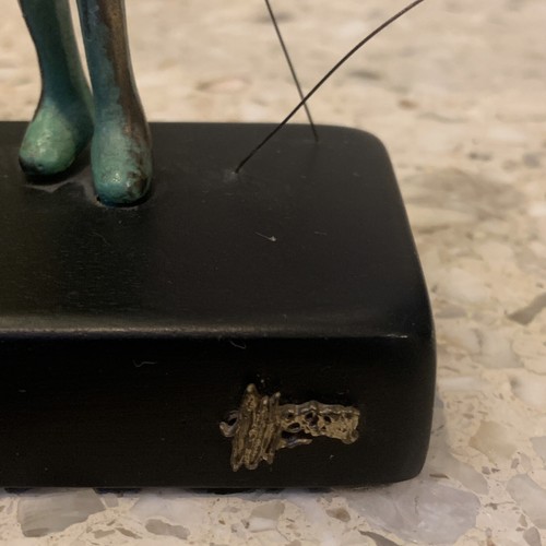 Malcom Moran, Bronze, Sculpture, Girl Holding Flower & Water Cube, Signed, 1972 - Picture 7 of 8
