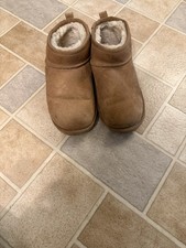 UGG Classic Ultra Mini Boots Girls, Chestnut, Size 4