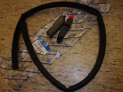 HYUNDAI TUCSON 04-09 HOOB SEAL GENUINE NEW HYUNDAI 86430-2E000