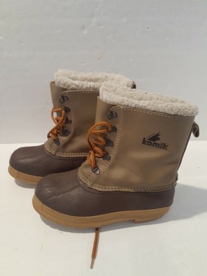 kamik  kids winter snow rain boots size 4 EUC