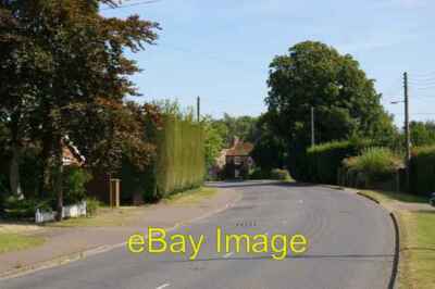 Foto 6x4 Die Straße nach Crimplesham Es gibt einige große teure c2007