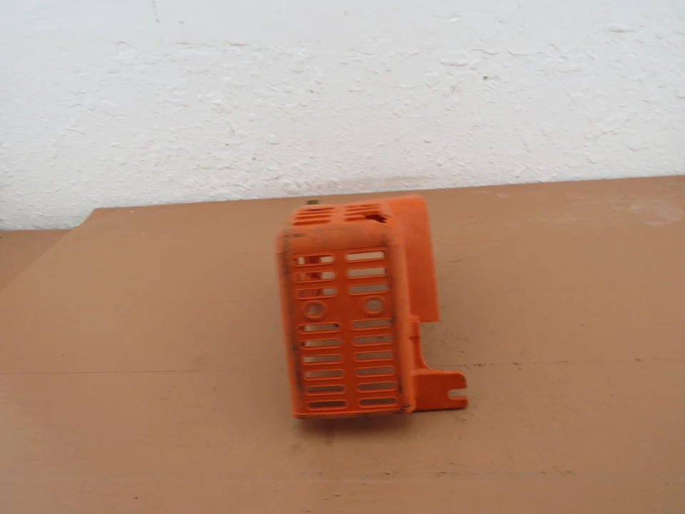 Cubierta del motor Tanaka TBC-210 recortadora de cuerda OEM Foto 2 de 4