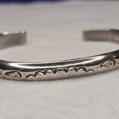 Vintage Navajo Sterling Silver Bear Stamped Cuff Bracelet 6.75 22g