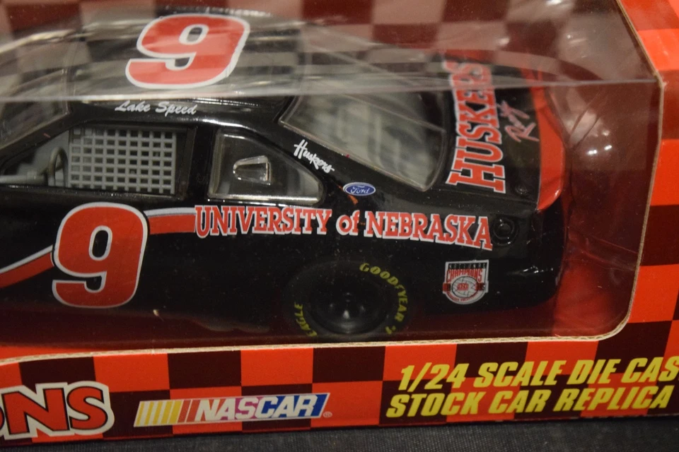 Racing Champions #9 1997 Universidad de Nebraska Huskers Lake Speed escala 1:24 Foto 2 de 4
