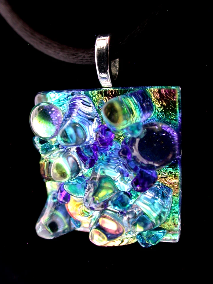 Кулон из дихроичного разорванного плавленого стекла / фокусная деталь / ручная работа - TL Gallego - Изображение 3 из 4