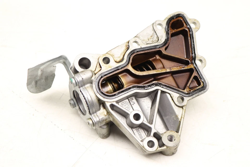 Mercedes-Benz Maybach S600 2016-2017 - Carcasa de filtro de aceite del motor 2751800334 Foto 3 de 4