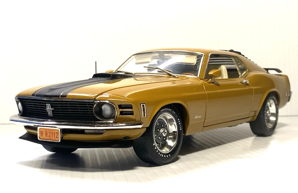 RARE Highway 61 1970 Ford Mustang CJ428 R Code SCJ Shaker Hood Boxed 1:18 #5046 - Image 4 of 4