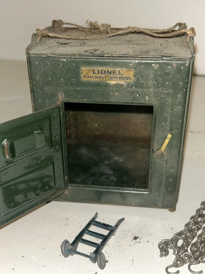 Vintage 100%~ ORIGINAL Lionel Prewar #205 Toy Metal Freight Container & Chains - Image 2 of 4