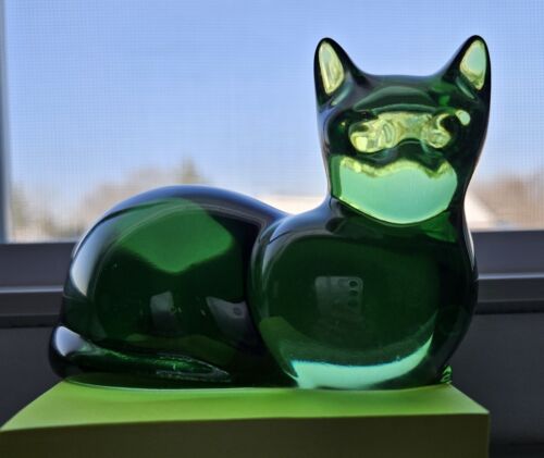 Green Glass Cat Clear Kitty Paperweight Art Glass No Markings - Picture 2 of 13
