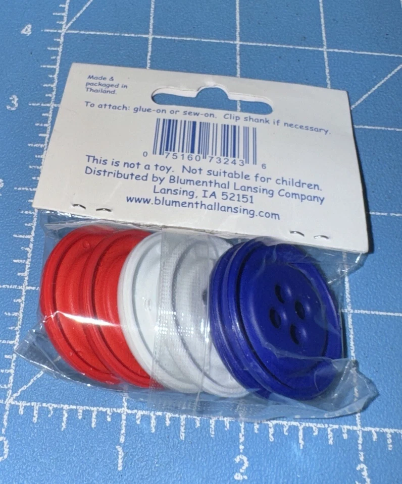 FAVORITE FINDINGS BIG BUTTONS 6 PER PACKAGE Red White Blue & New - Image 2 of 2