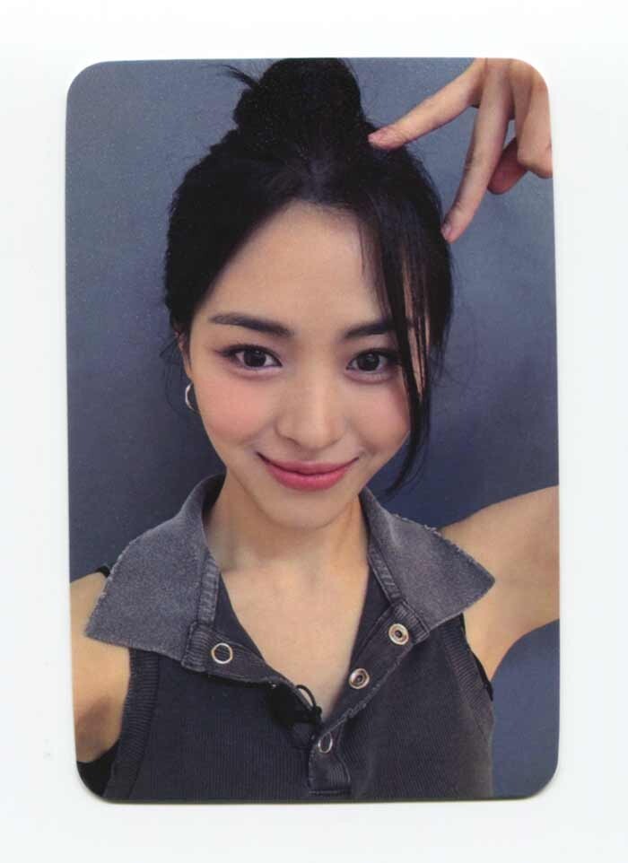 ITZY - GOLD [SOUNDWAVE] PREORDER EXCLUSIVE OFFICIAL PHOTOCARD | eBay