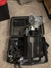 Magnavox VHS Movie Maker VR8207GY01 Camcorder Camera - Complete Kit UNTESTED