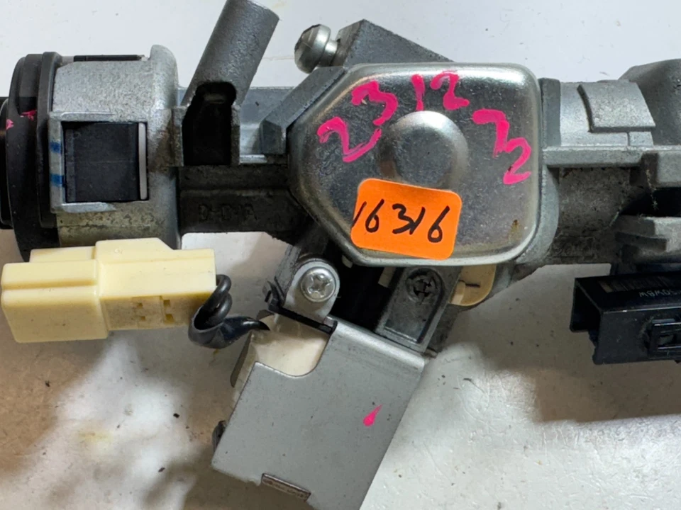 Bloqueo interruptor de encendido Mazda 3 2007-2009 con llave e inmovilizador OEM. Foto 2 de 4