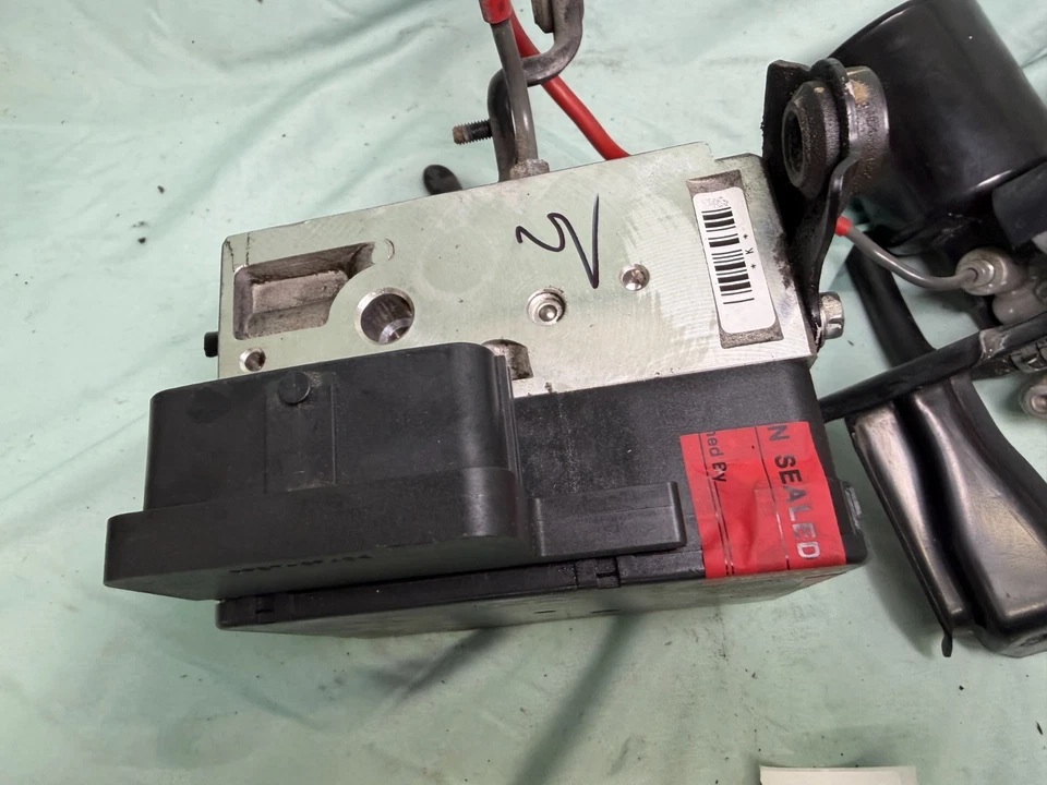 Bomba ABS freno antibloqueo Toyota Highlander Hybrid RX450H 08-16 44510-48080 Foto 3 de 4