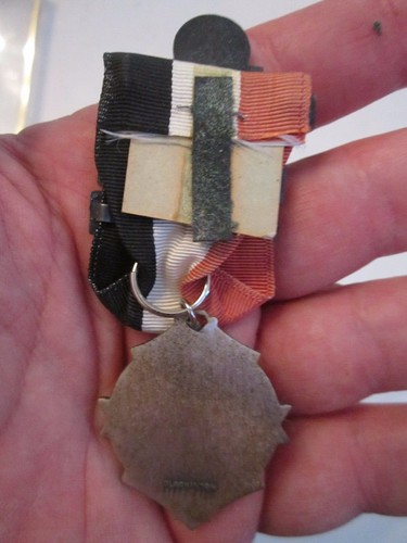 1972 CUMBERLAND RIFLEMAN MEDAL - 200 YARDS SLOW FIRE MARKSMAN 2ND CLASS IN CASE - Picture 3 of 4