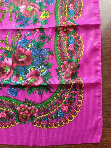Vintage Ukrainian shawl, headscarf, USSR, gift, scarf, Soviet shawl - Picture 2 of 17