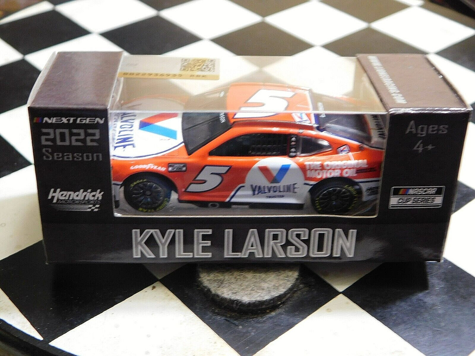 IC36  ACTION 2022 1/64 KYLE LARSON VALVOLINE CAMARO ZL1
