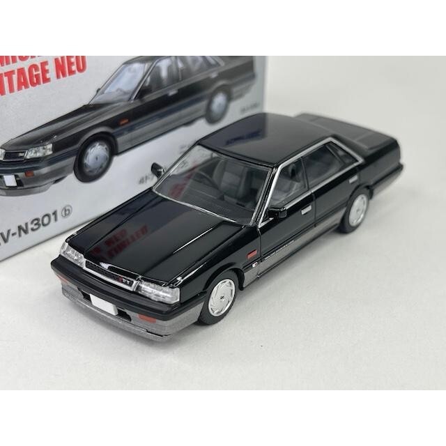 Tomica Limited Vintage NEO LV-N301b NISSAN SKYLINE 4-door HT