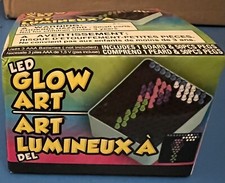 Lite-Brite Mini LED Glow Art Cube 50 Pegs And 1 Board: Batteries Not Included