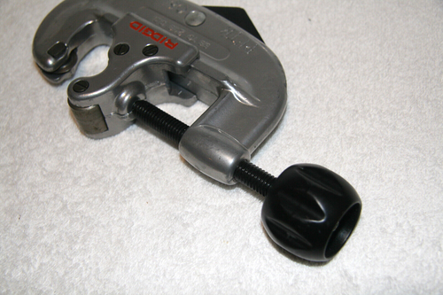 Ridgid 20 (32930) 16mm - 54mm Screw Feed Tube and Conduit Cutter as new - Picture 2 of 4