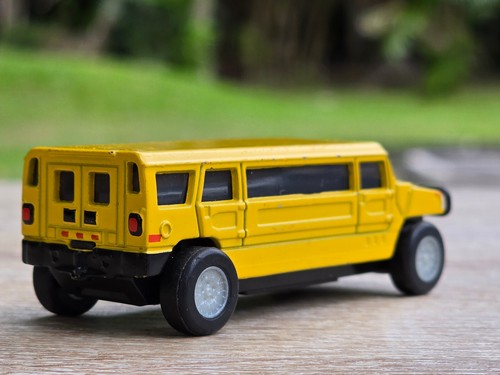 Limousine Hummer H1 Diecast Model Car - Picture 3 of 10