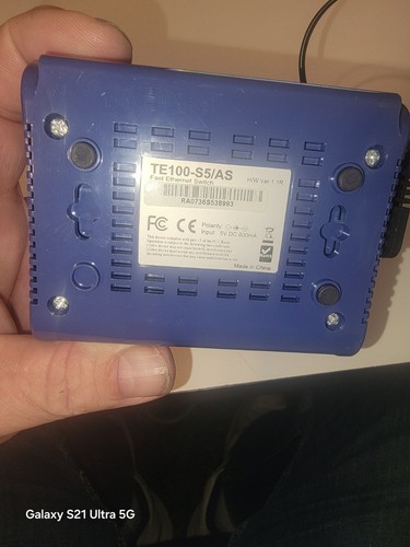 TrendNet TE100-S5/AS 5-Port 10/100 Switch With Power Adapter Pre-Owned (396) - Picture 3 of 3