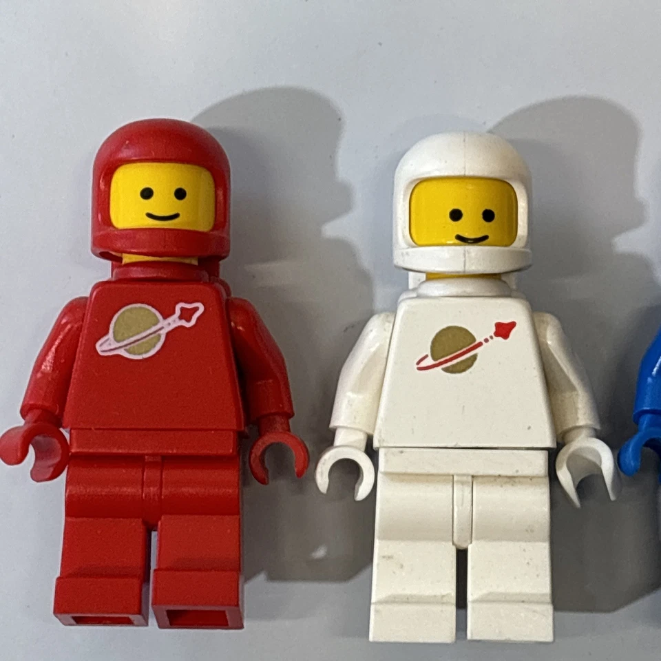 Lot of 5 Lego Red White Blue Yellow Black Spaceman Minifigure Classic Space VTG - Image 4 of 4