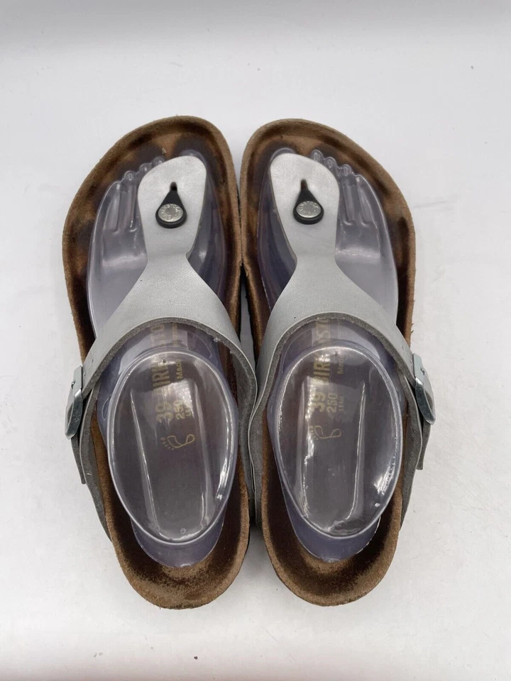 Sandalias Birkenstock Gizeh Tanga Unisex Talla L9/M6 Plateadas Cuero Hebilla Sin Cordones Foto 4 de 4