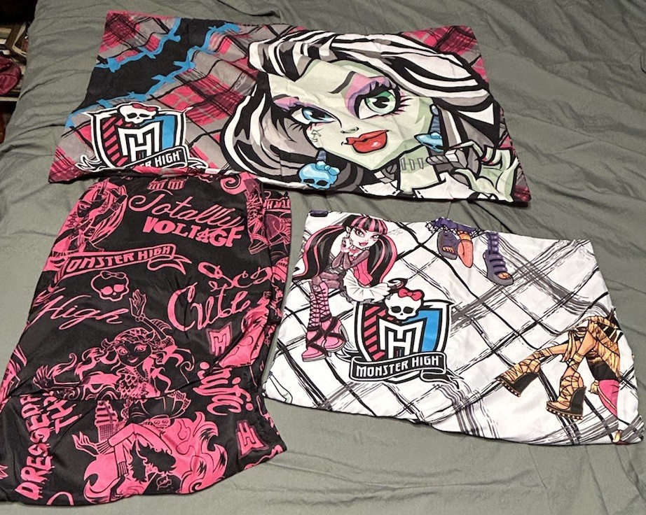 Monster High Twin Bedding Set (Sheet, Fitted Sheet, Pillow Case) (2014) (Mattel)