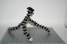 FLEXIBLE TRIPOD W/ QUICK RELEASE for 35 mm slr camera, DSLR