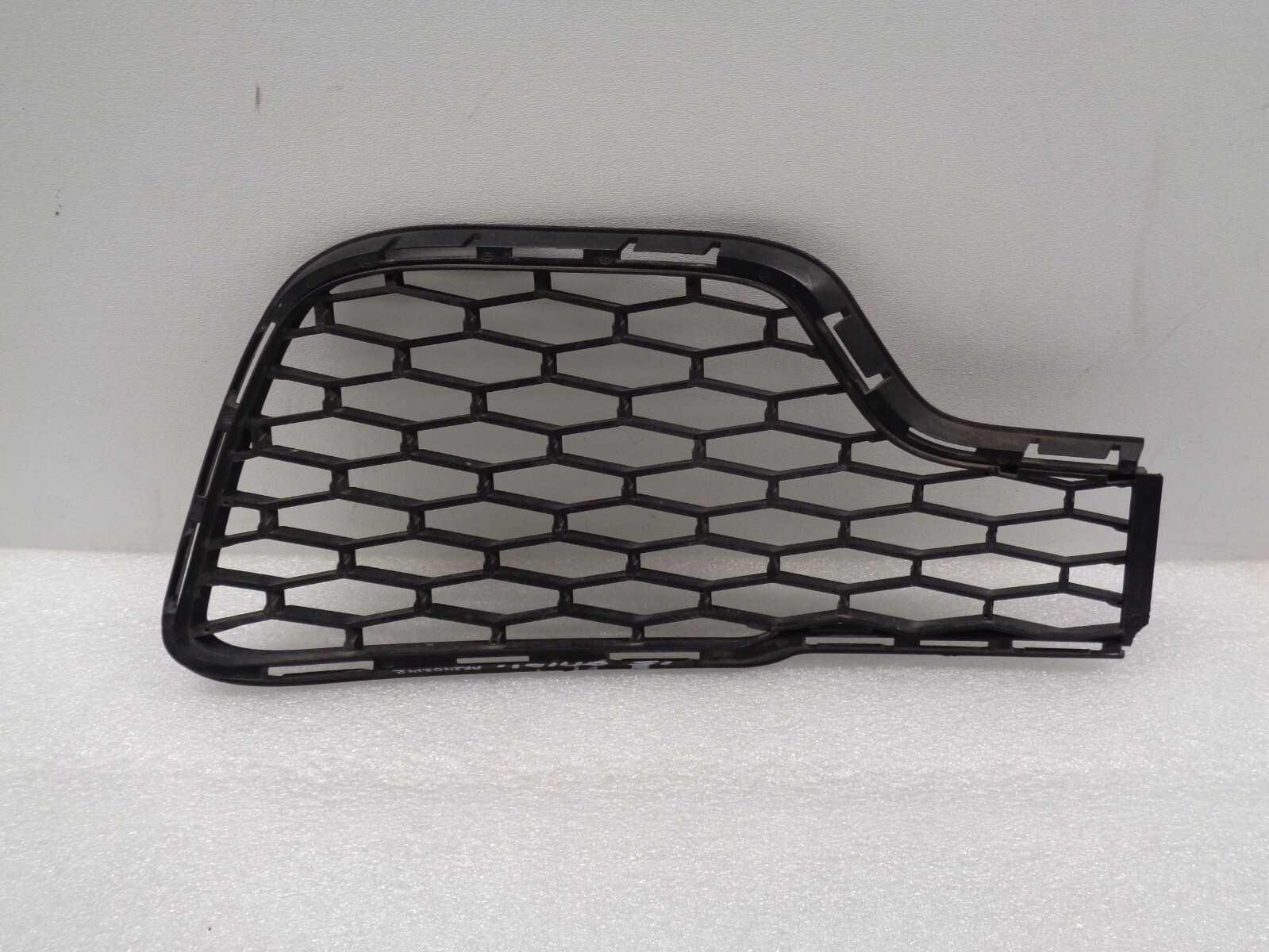 14-17 Maserati Ghibli Front Left Bumper Grille Bezel Molding Cover OEM AK2402142