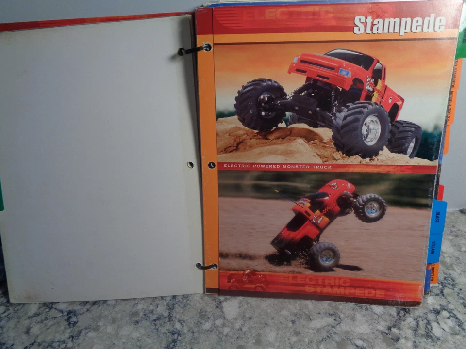 2001 TRAXXAS DEALER CATALOG / SERVICE MANUAL NITRO AND ELECTRIC CARS - Image 4 of 4
