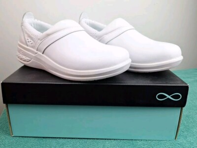 Infinity by Cherokee Uniforms White Flow Nursing Sneakers, Women’s Size  READ