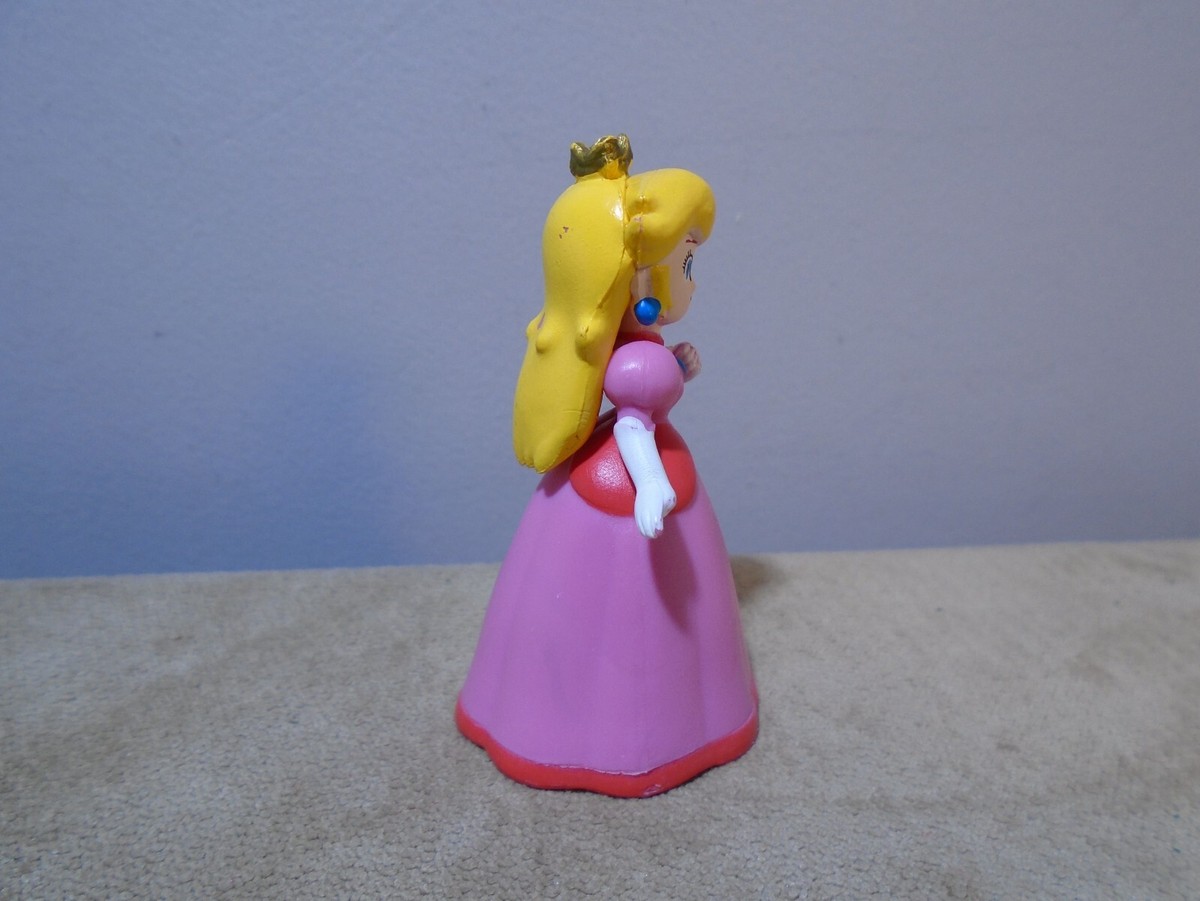 SUPER MARIO BROS. PRINCESS PEACH 2.25” FIGURE NINTENDO