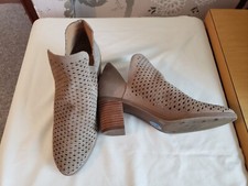 Lucky Brand Tan Suede LP-Podgia Ankle Boots 7.5M Perforated Booties Womens