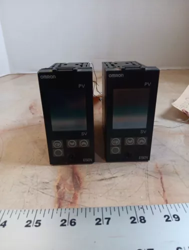 OMRON ESEN-R3MT-500 TEMPERATURE CONTROLLER - LOT OF 2