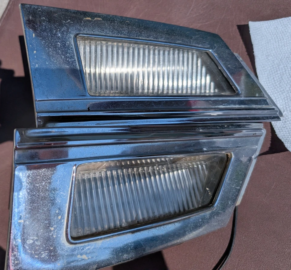 1969 1970 Buick Electra Wildcat LeSabre Cornering Lamp Assemblies Right/Left - Image 2 of 4