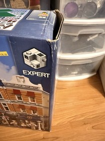 LEGO Assembly Square (10255) Damaged Box (See Photos) FREE SHIPPING NEW