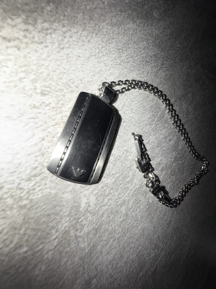 Collar Emperio Armani de acero de diseñador para hombre Foto 2 de 4