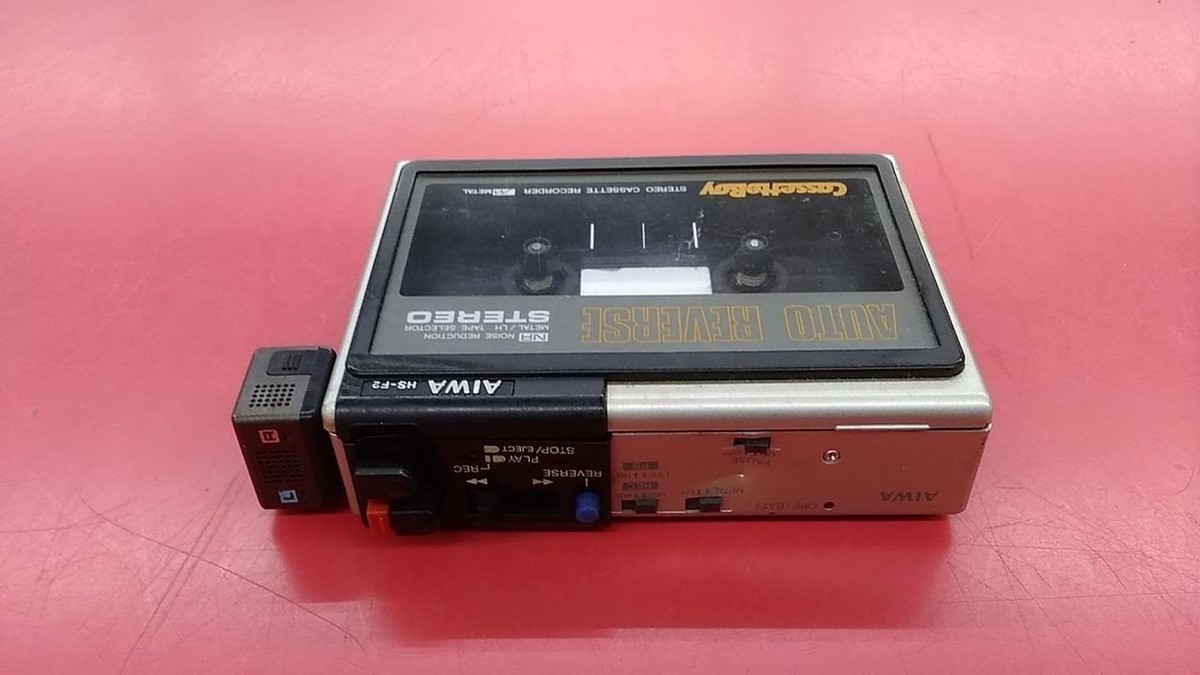 AIWA HS-F2 Vintage Walkman - Includes Stereo Mic - Untested JUNK AIWA HS-F2 Vintage Walkman - Includes Stereo Mic - Untested JUNK