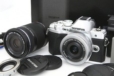 Exc Olympus OM-D E-M10 Mark III EZ Double Zoom Kit Mirrorless Camera