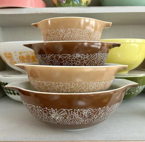 Set of 4 - 1970's Vintage Pyrex Woodland Brown Cinderella Mixing Bowls Nesting