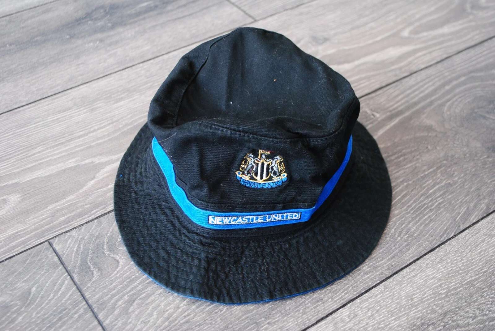NEWCASTLE UNITED FC BUCKET HAT OFFICIAL ADIDAS VINTAGE 2000'S BLACK SIZE MEDIUM