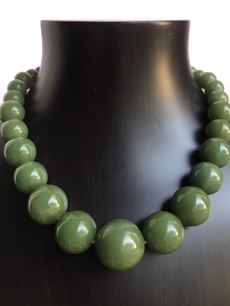 Green hotsell bakelite necklace