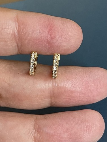 Pendientes de aro de diamantes de 9 quilates en oro amarillo de 0,20 quilates Huggies aro durmientes - Imagen 11 de 11