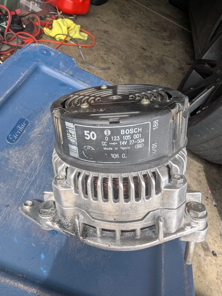 BMW R1150RT 2002 motor BOSCH motor generador alternador 0123105003 60 W Foto 2 de 2